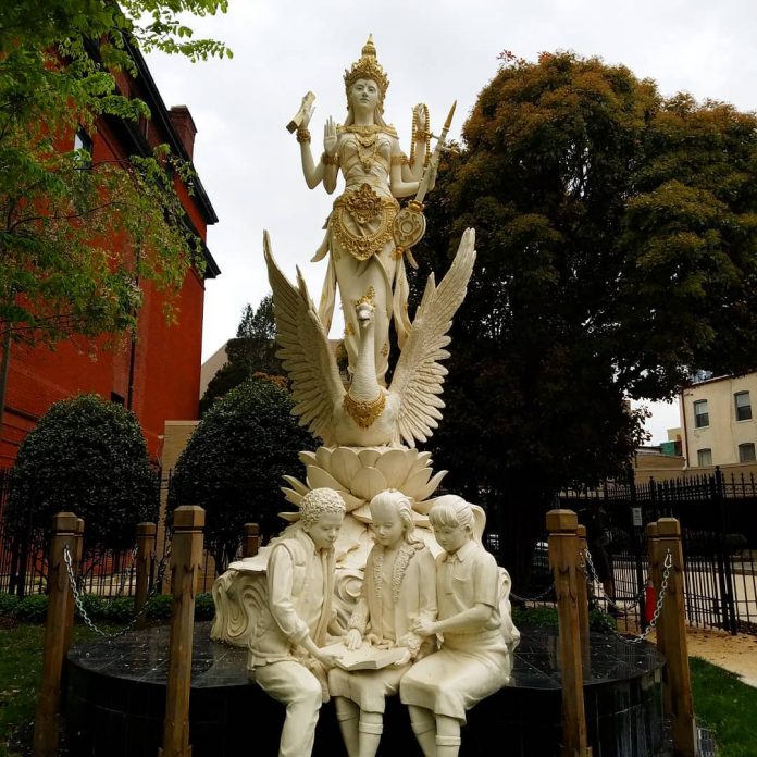 Menyambut Hari Turunnya Ilmu Pengetahuan - Hari Raya Saraswati