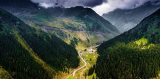 Keunikan, Keindahan Dan Pesona Alam Negara Romania - Gunung, Air Terjun, Danau, Pantai & Bangunan Yang Eksotik