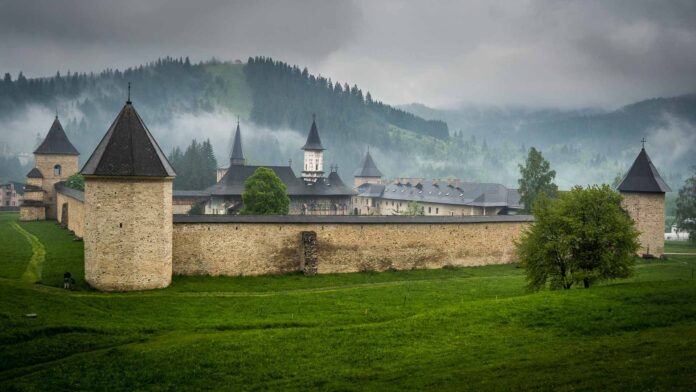 Bekerja Di Romania Bisa Liburan Kemana Aja ? - Lowongan Dengan Gaji Serta Liburan Menarik Ke Bulgaria & Greece